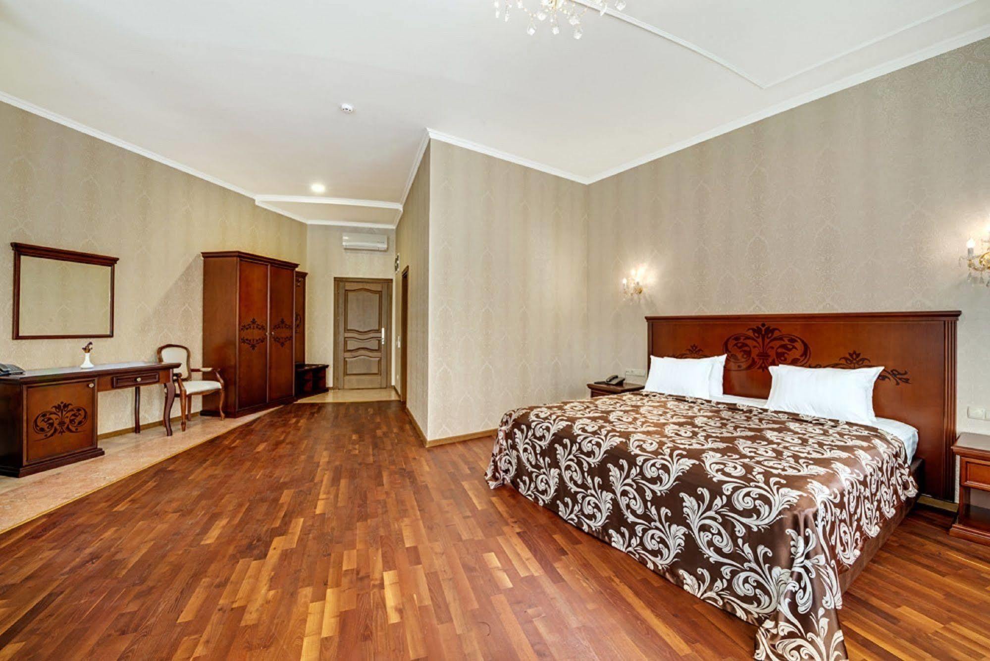 Black Sea Hotel Киев Екстериор снимка