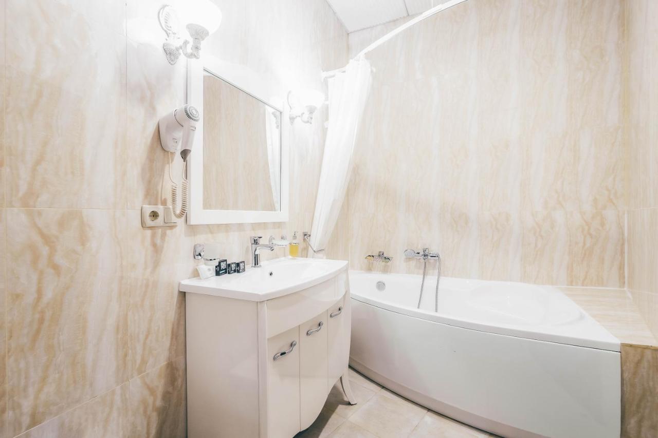 Black Sea Hotel Киев Екстериор снимка